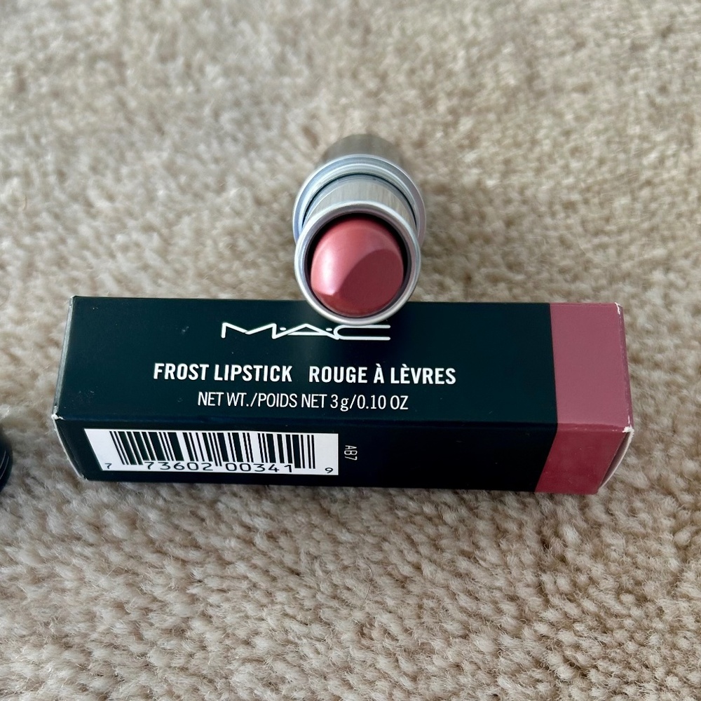 NEW MAC Cosmetics Frost Lipstick in “Skew” 3g RARE & DISCONTINUED